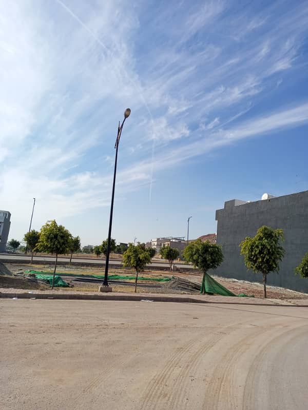 Sector: F1 , 8 Marla plot for sale invester price Bahria enclave Islamabad 5