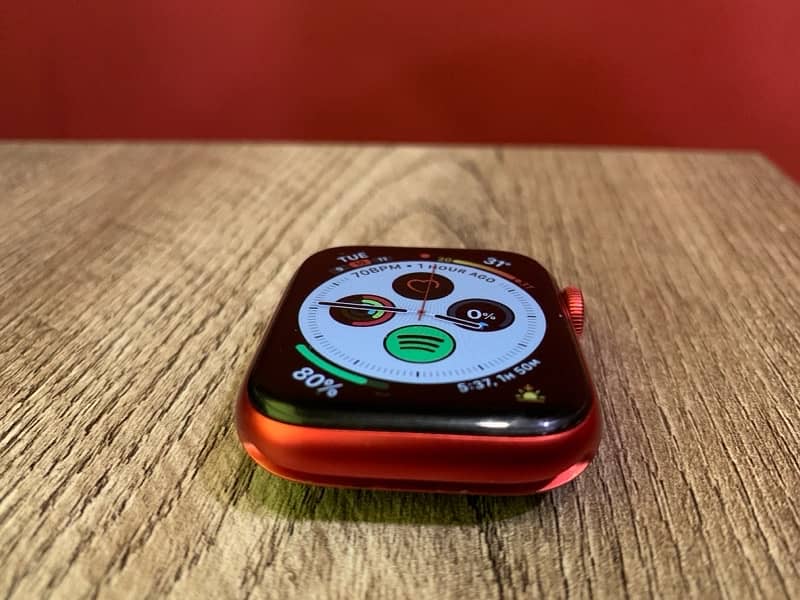 Apple Watch Series 6 (GPS+Cellular) 1