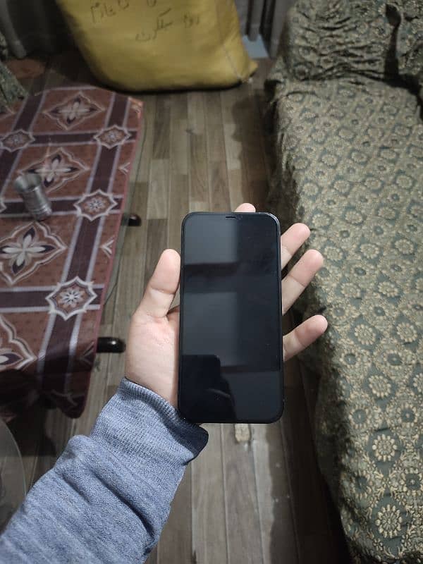 Iphone 12 pro max non pta 4 Month sim chalni haa abi health 90% 6