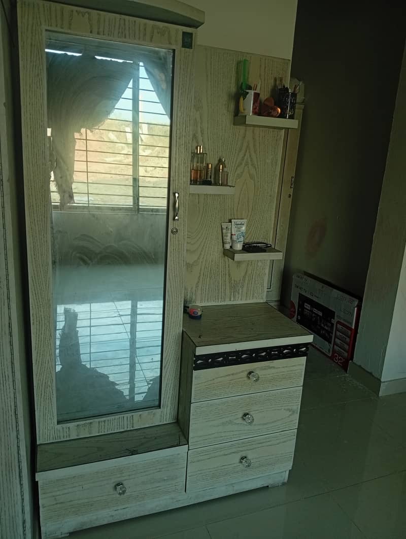 Wooden white dressing table 1