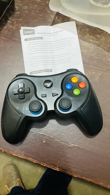 GAMING CONTROLLER BLUETOTH OR WIRED 1