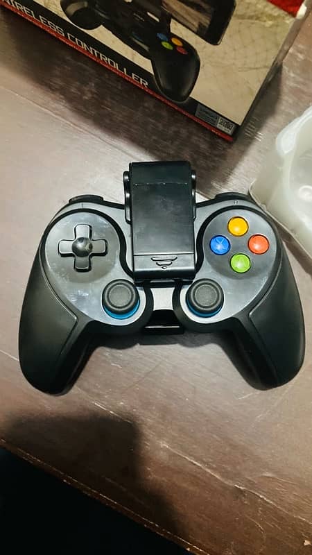 GAMING CONTROLLER BLUETOTH OR WIRED 6