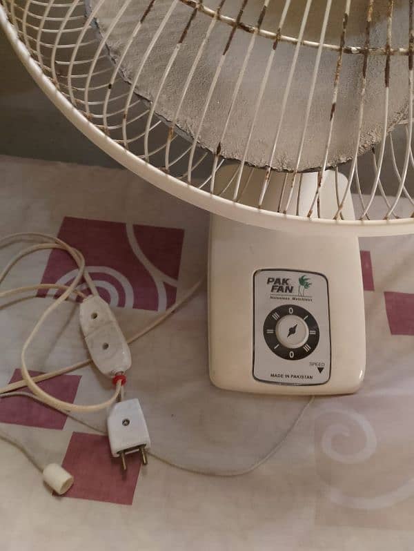 pak fan bracket fan in good condition 0