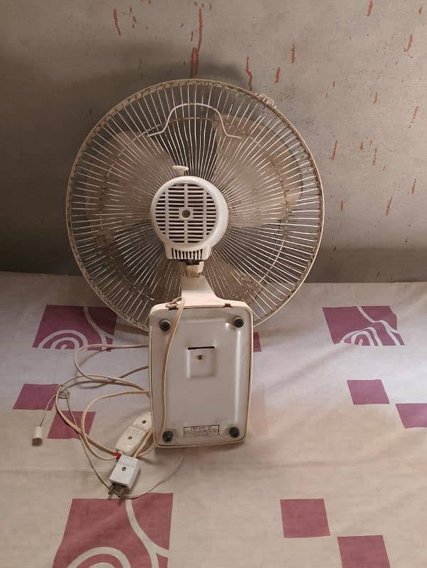 pak fan bracket fan in good condition 3