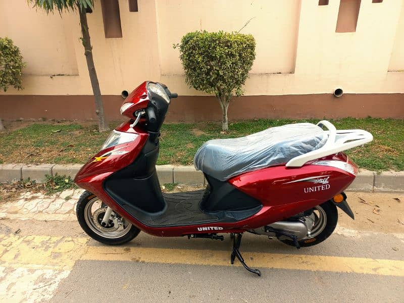 United 100 CC scooty petrol unregester 2025 model only 150 km driven 1