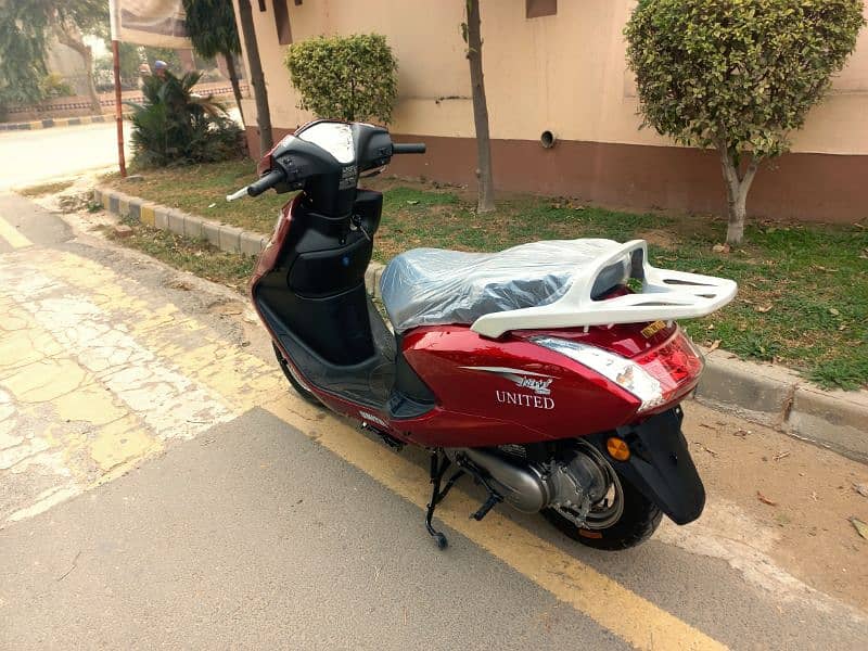 United 100 CC scooty petrol unregester 2025 model only 150 km driven 2