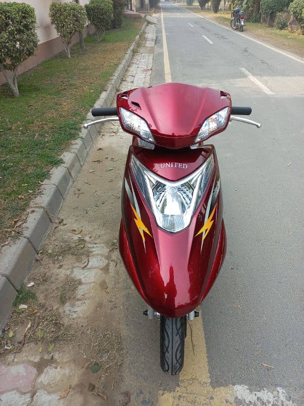 United 100 CC scooty petrol unregester 2025 model only 150 km driven 4