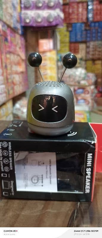 robot Bluetooth speaker 1