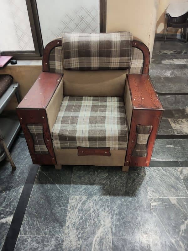 6 seter sofa set good condition 1