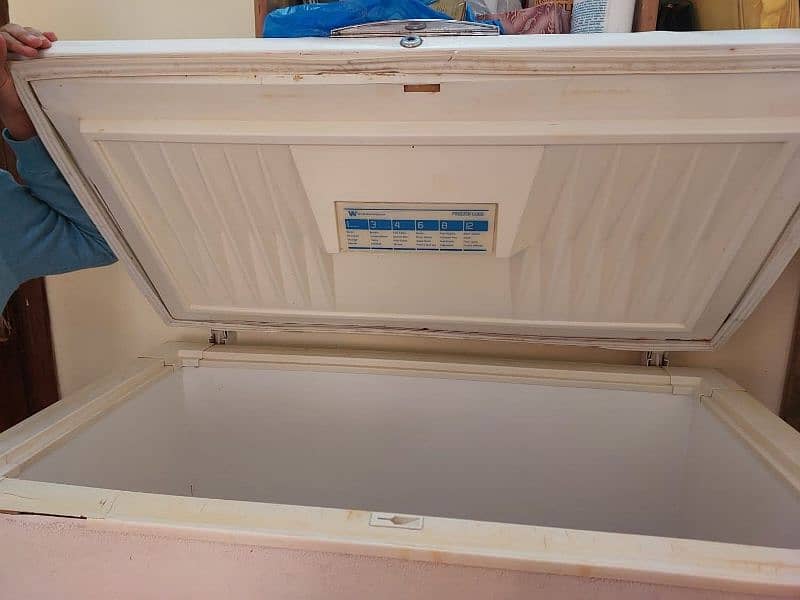 Deep freezer for sale good condition 3