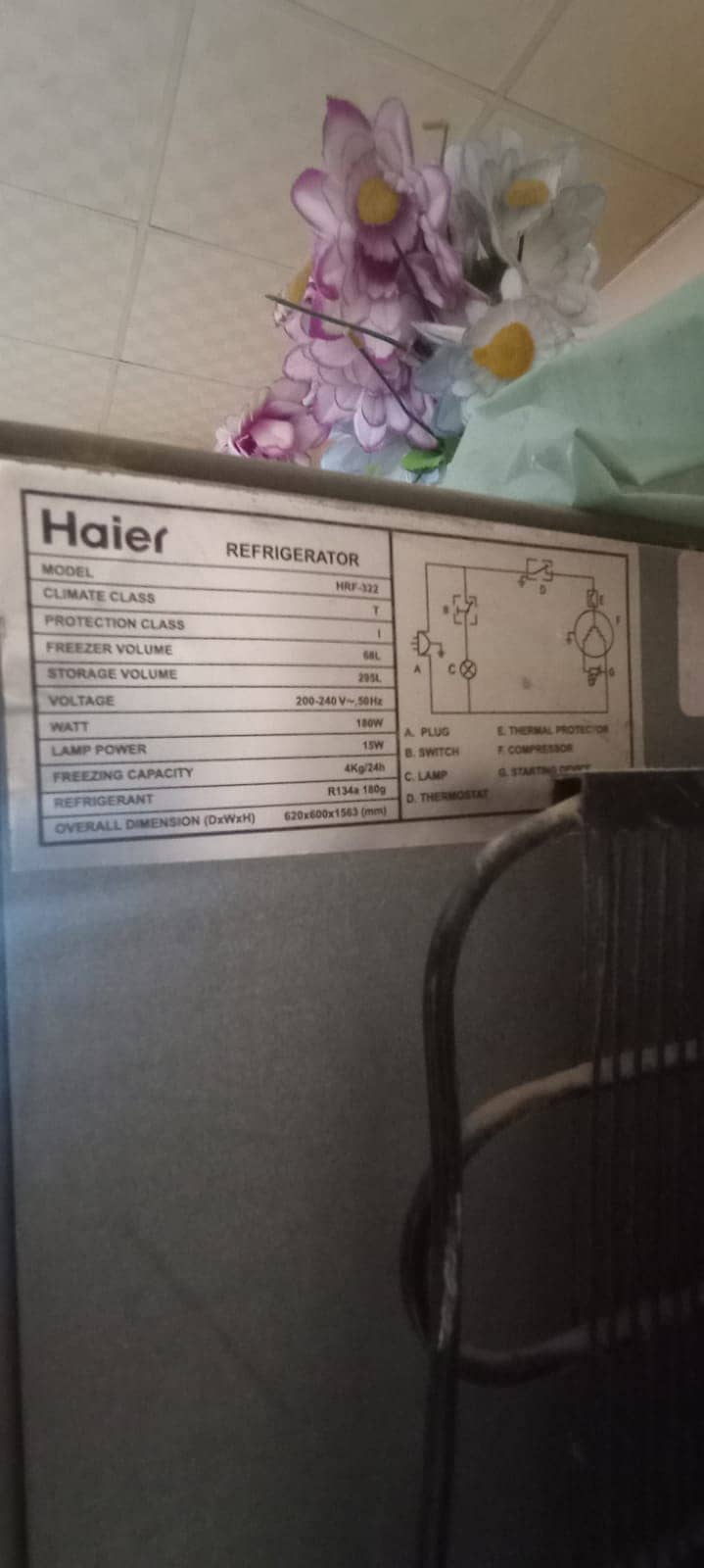 Haier Fridge Refrigerator HRF-322 - Excellent Condition! 9