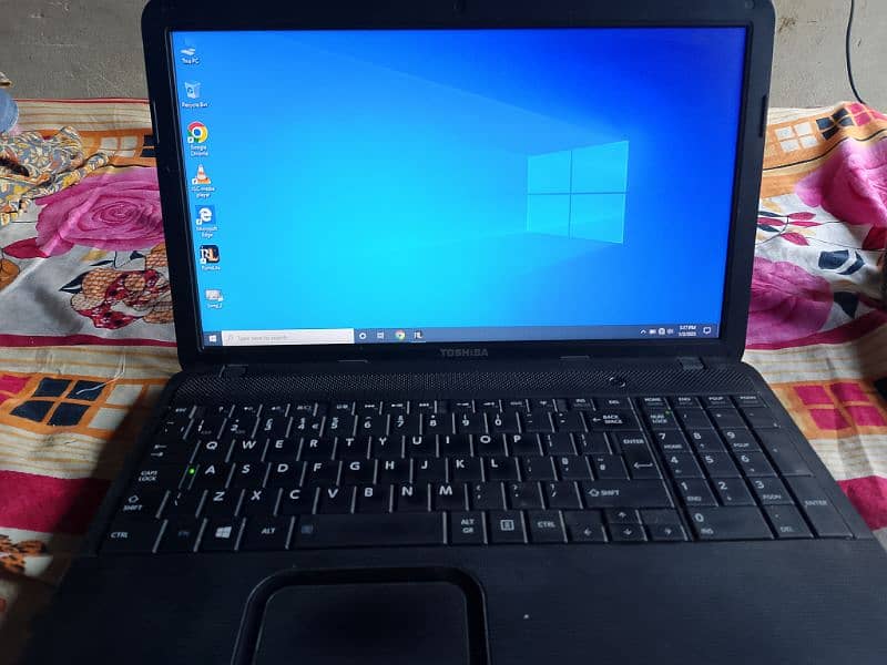 Toshiba satellite pro c850 1