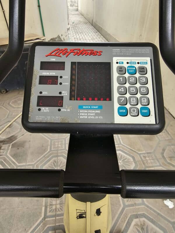 life fitness cycle 4000 cream colour V good coundition 0