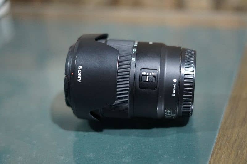 Sony 18-135 lens 3.5 e mount 2 lenses 0