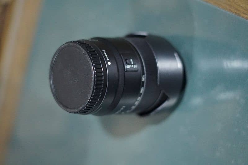 Sony 18-135 lens 3.5 e mount 2 lenses 1