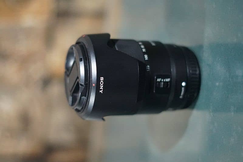 Sony 18-135 lens 3.5 e mount 2 lenses 3