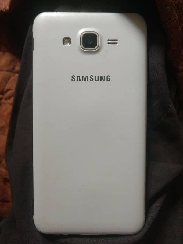 Samsung J7 2/16 ok mobile koi fault nhi ha  pta approved ha 1