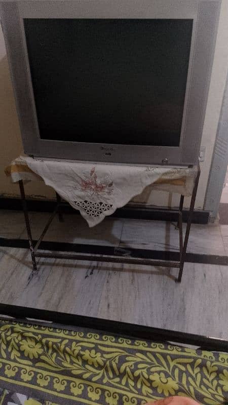 Old Television in good condition 0