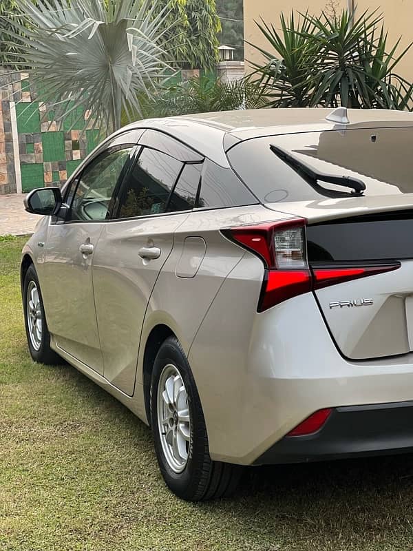 Toyota Prius 2019 3