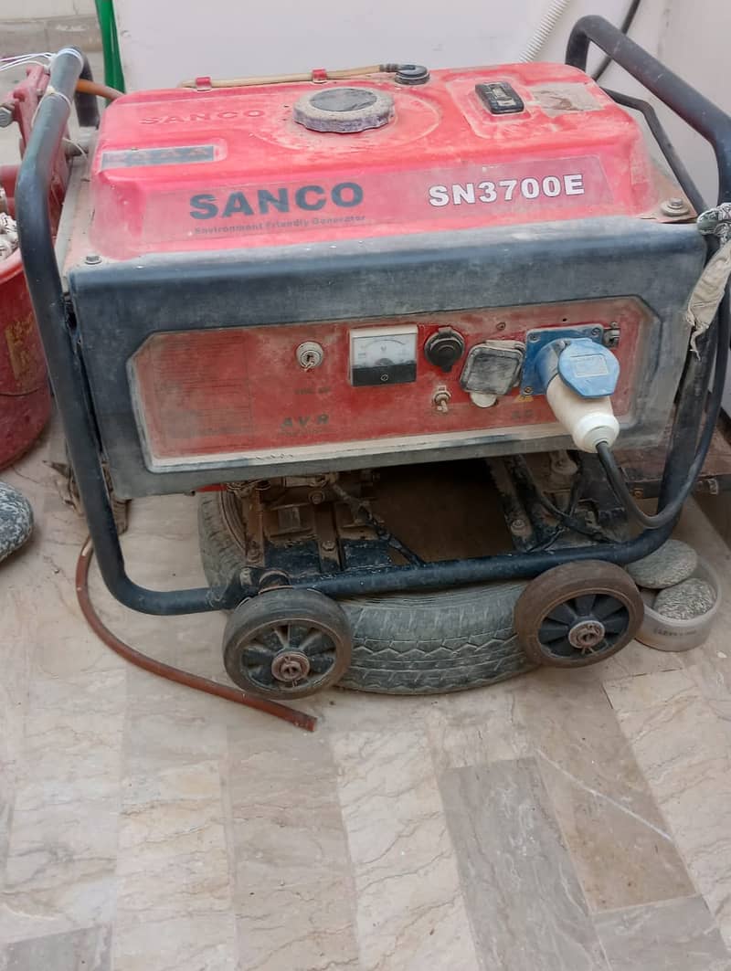 Sanco Petrol & Gas Generator 2.5 KW - SN 3700E - Red 0