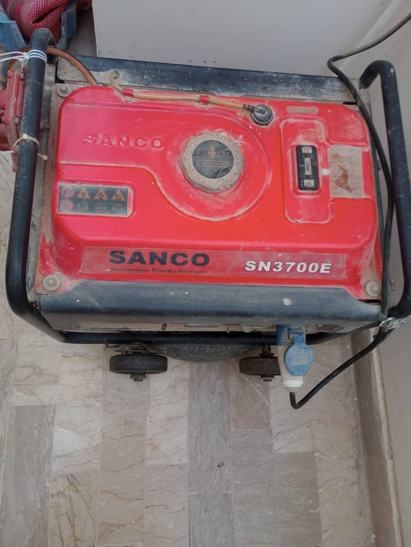 Sanco Petrol & Gas Generator 2.5 KW - SN 3700E - Red 2