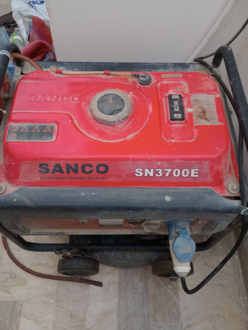 Sanco Petrol & Gas Generator 2.5 KW - SN 3700E - Red 9