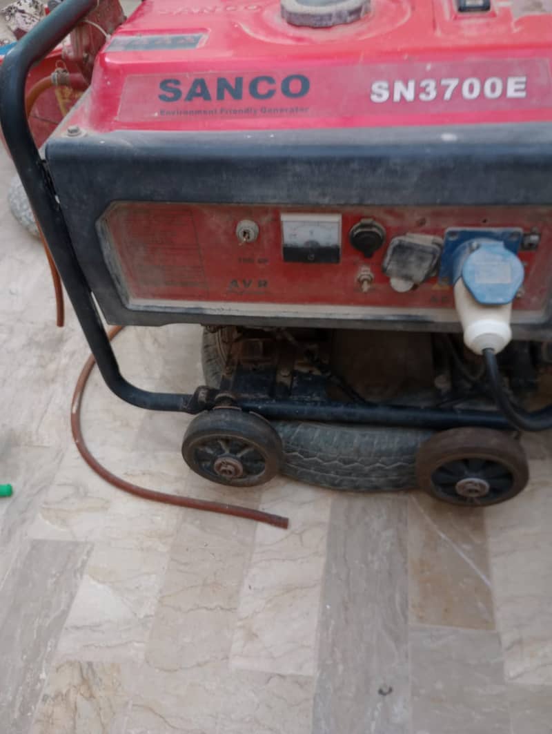 Sanco Petrol & Gas Generator 2.5 KW - SN 3700E - Red 10