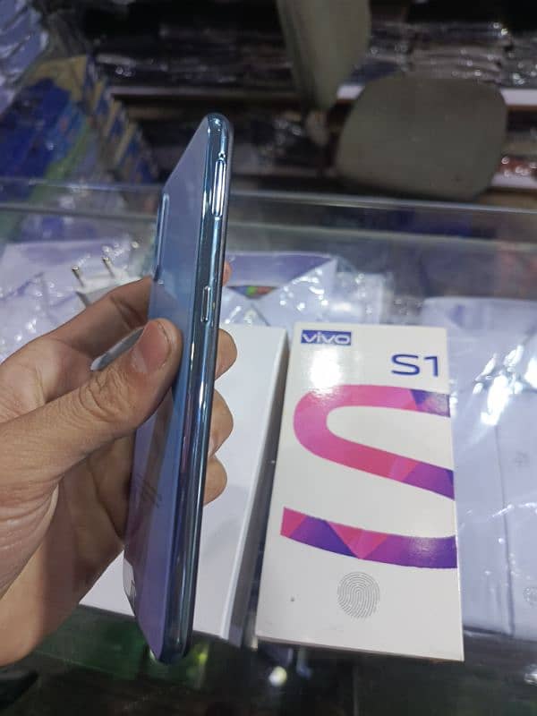 vivo s1 all accessories lush condition 4