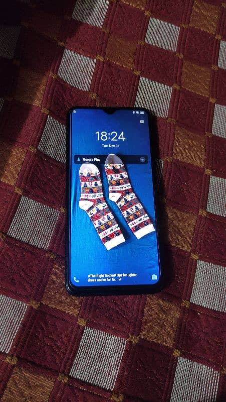 vivo y19 4/128 ony glass crack panel working fine. 8/10 condition 0