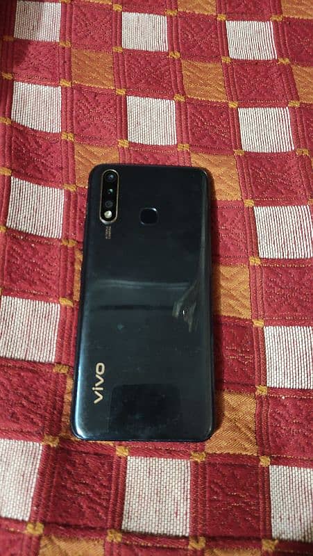 vivo y19 4/128 ony glass crack panel working fine. 8/10 condition 1