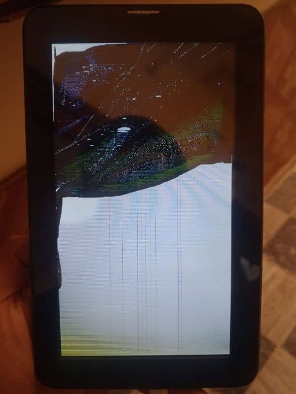 Airtel tablet ha screen broke ha sim wala ha or SD card bi lagta ha 0