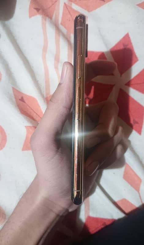 IPHONE XS LUSH CONDITION 1