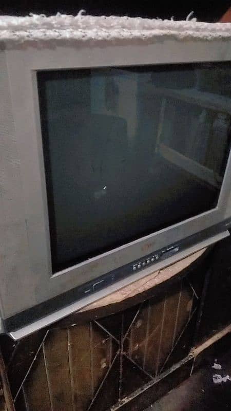 L G TV original good condition 21 inch screen 0