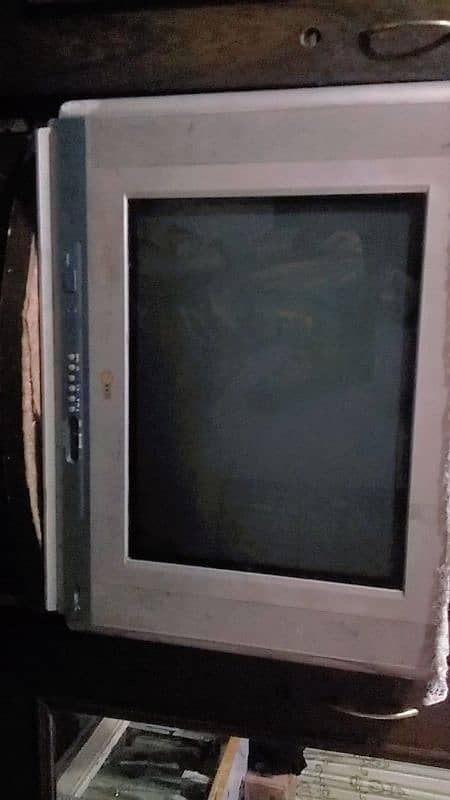 L G TV original good condition 21 inch screen 1