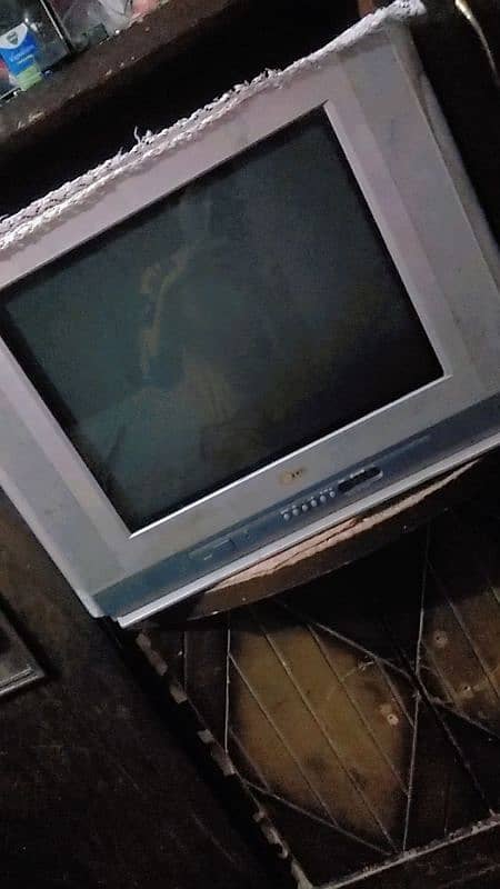 L G TV original good condition 21 inch screen 2