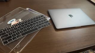 Macbook pro 2017 | 8/128 | Original Box, Charger and Cable (10/10)