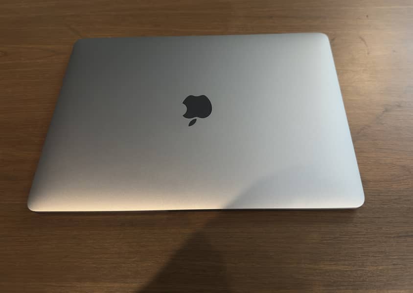 Macbook pro 2017 (10/10) | 8/128 | Original Box, Charger and Cable 1