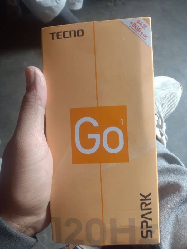 Tecno spark Go 1 4+4 / 64 4