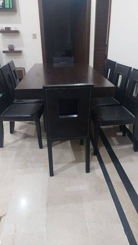 8 seater dinning table made in Malaysia with pure wood 0