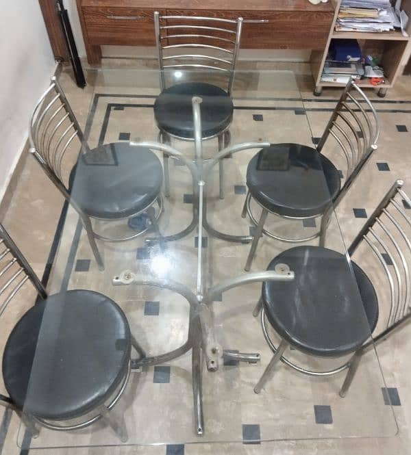 Dining Table with 6 chairs. 4