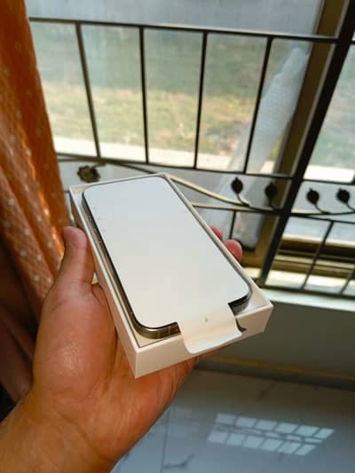 Iphone 15 pro Natural Titanium