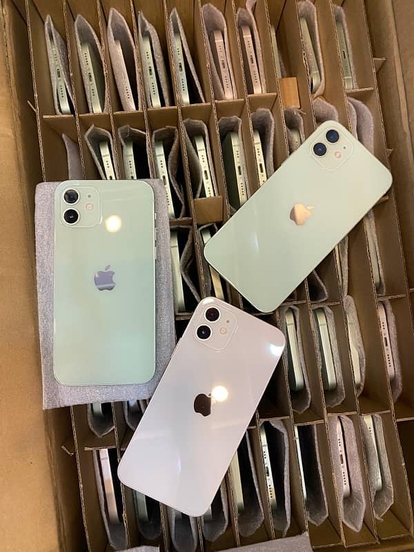 All i phone models available in best price 7