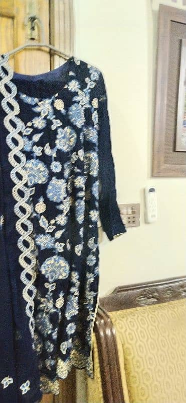 Navy blue 9000gm velvet suit stitched in medium size 3