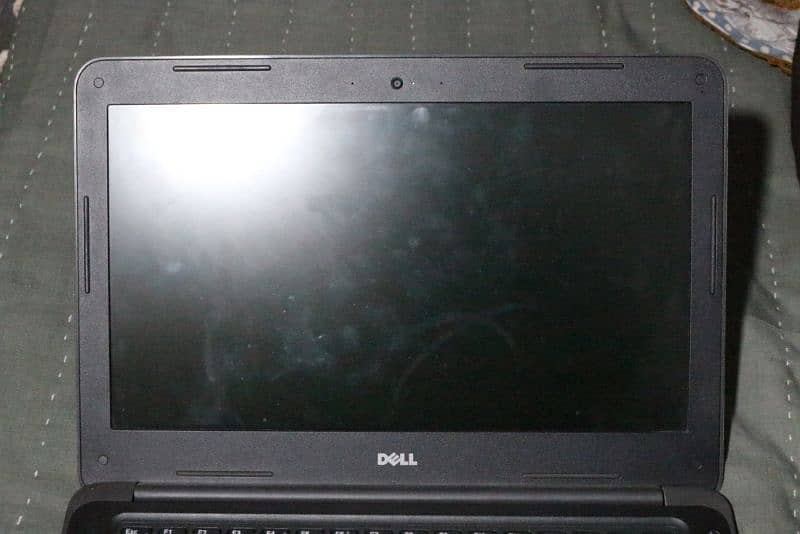 DELL Latitute 3380 1