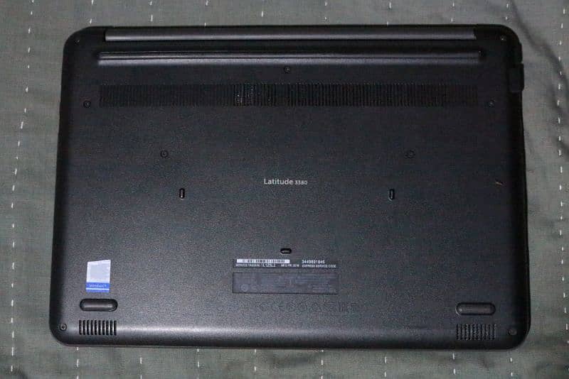 DELL Latitute 3380 4