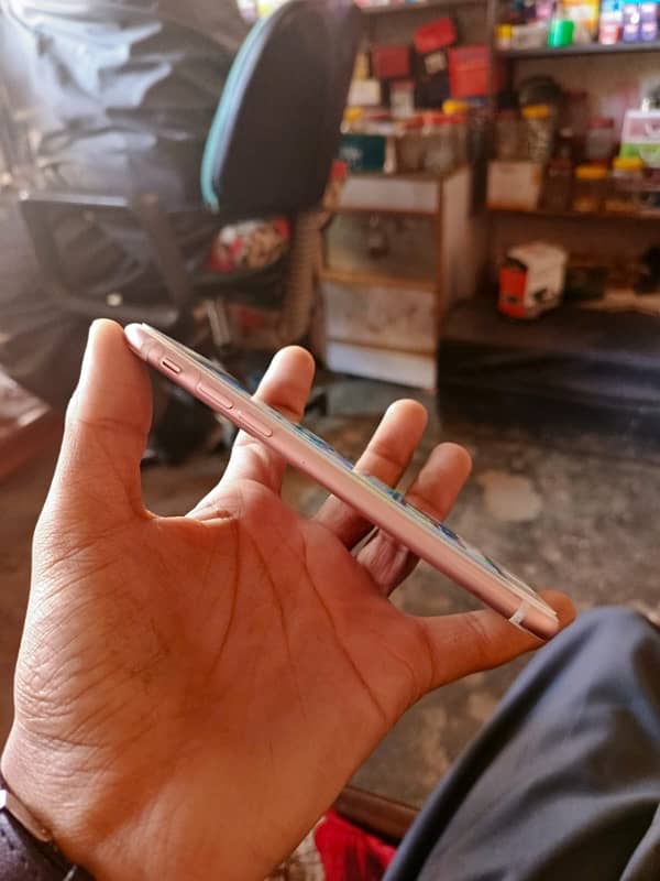 iphone 7 pta approved 10/10 condition 6