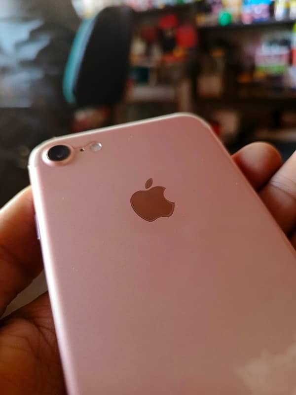 iphone 7 pta approved 10/10 condition 7