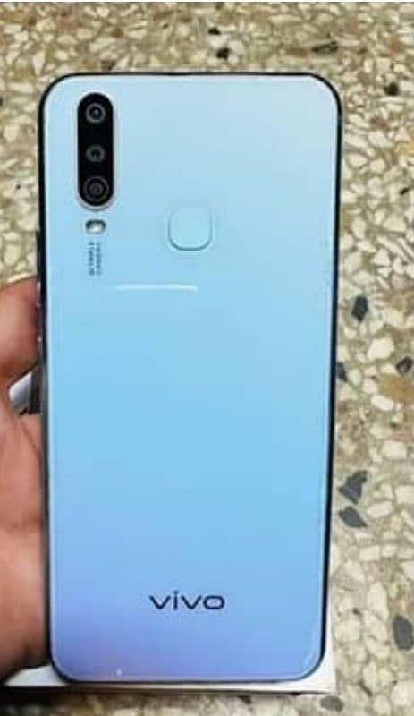 VIVO mobile for sale with attractive memory specs 0