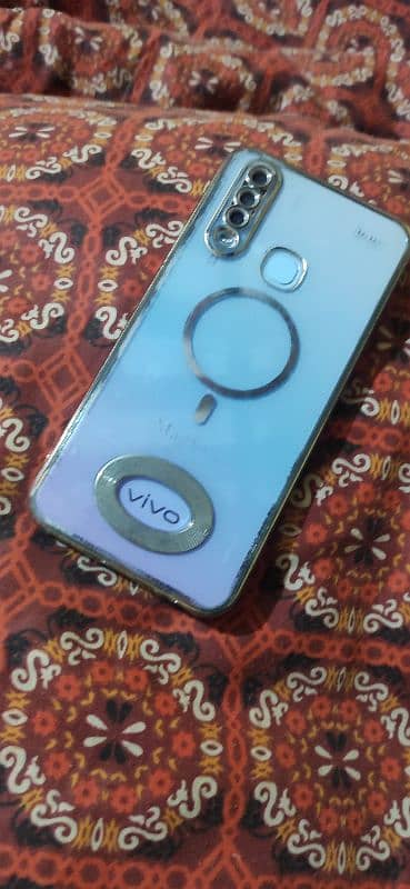 VIVO mobile for sale with attractive memory specs 3