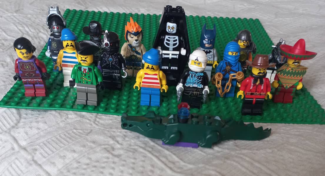 Original LEGO figures for sale 0